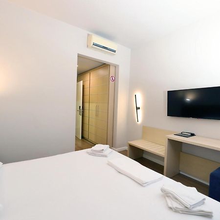 Hotel Libertas Vlorë Esterno foto
