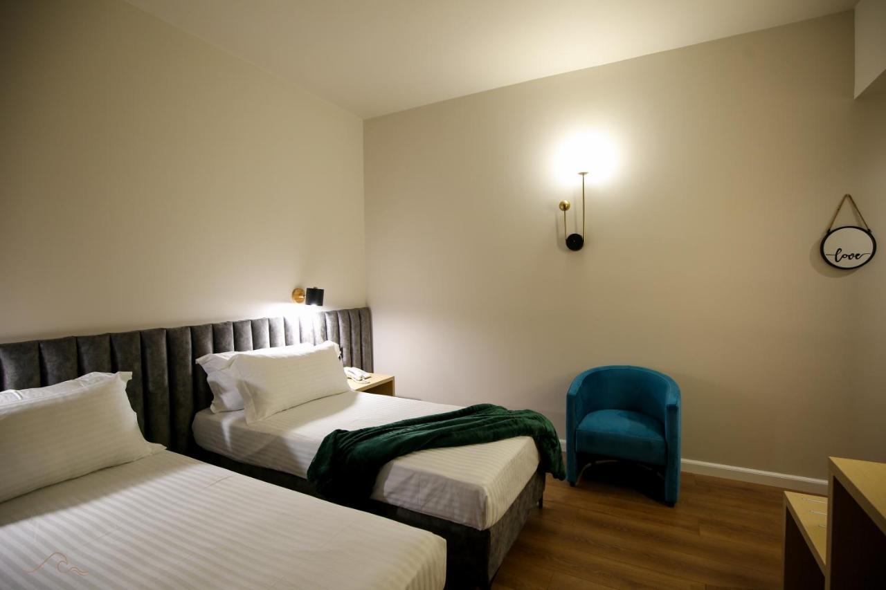 Hotel Libertas Vlorë Esterno foto