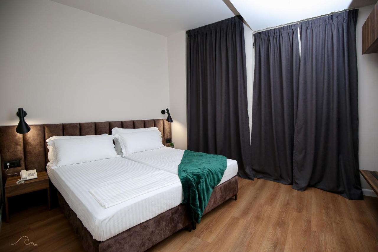Hotel Libertas Vlorë Esterno foto