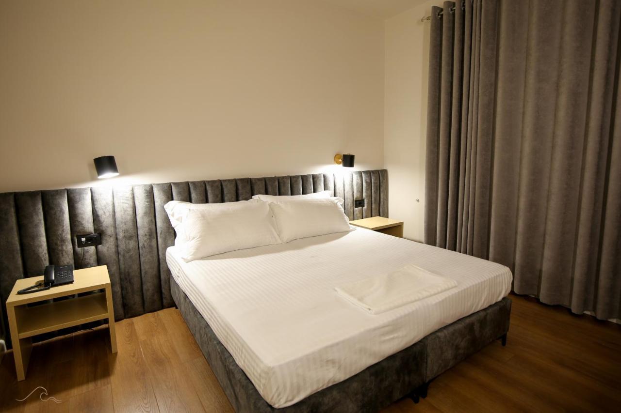 Hotel Libertas Vlorë Esterno foto