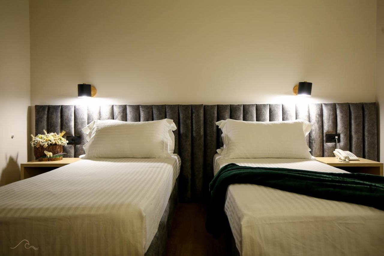Hotel Libertas Vlorë Esterno foto