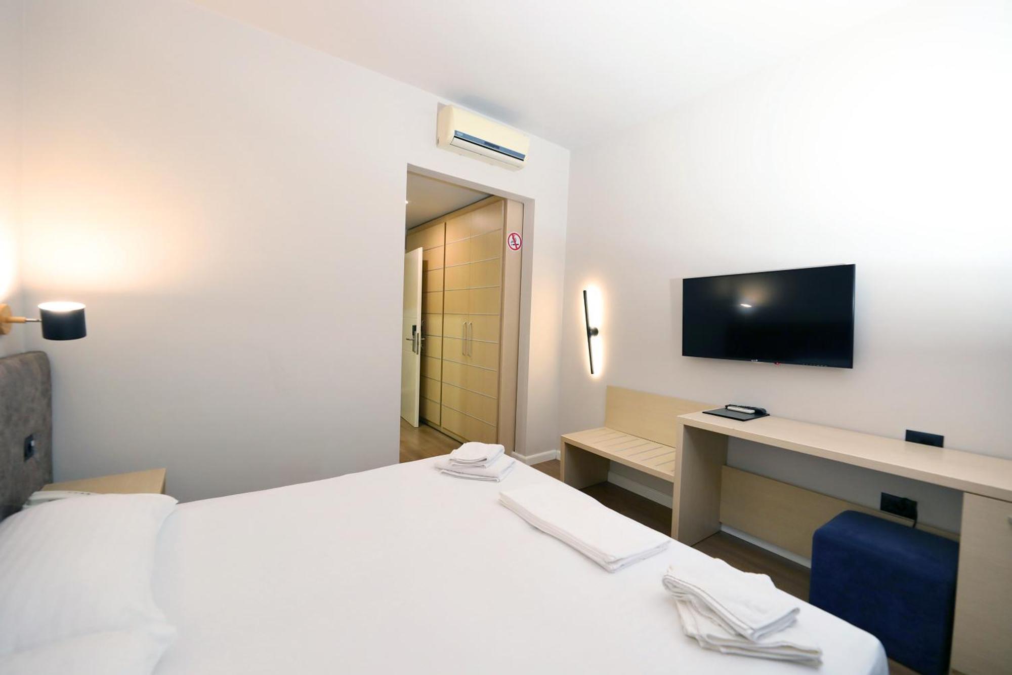 Hotel Libertas Vlorë Esterno foto