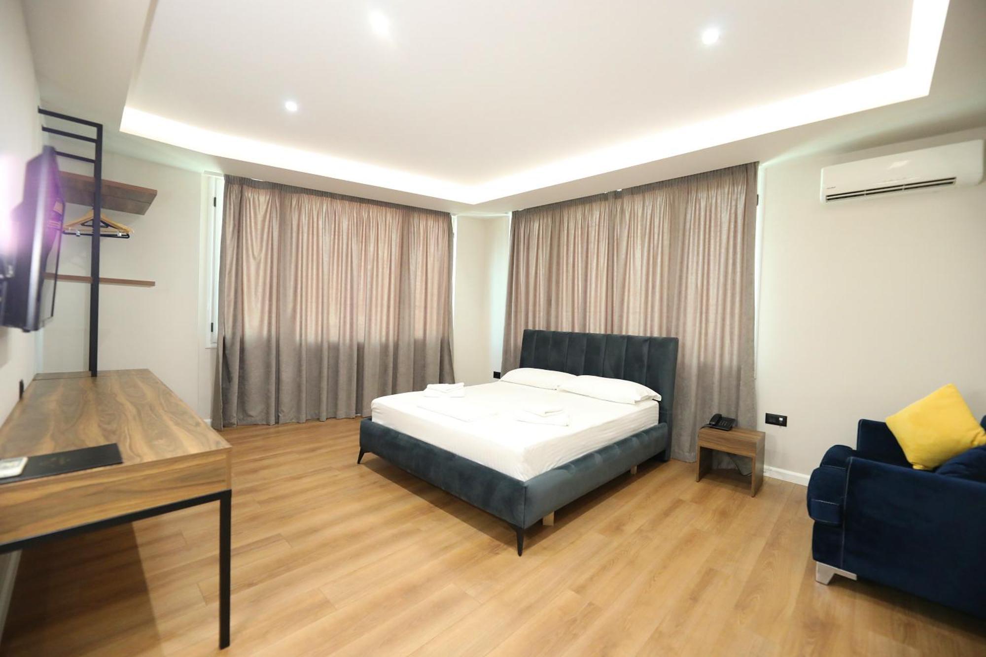Hotel Libertas Vlorë Esterno foto