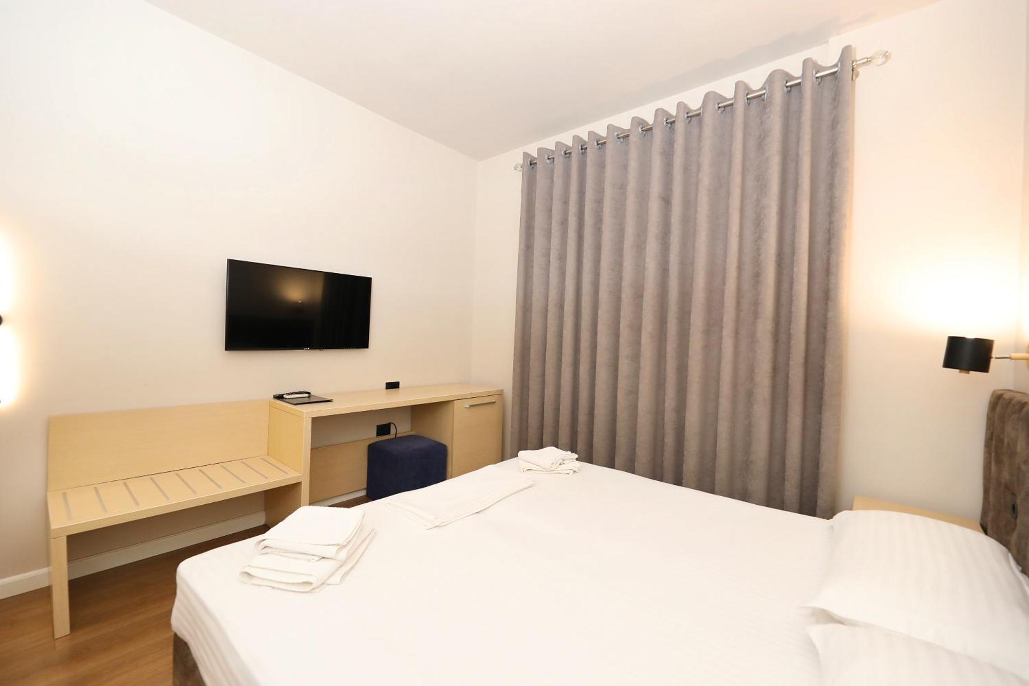 Hotel Libertas Vlorë Esterno foto
