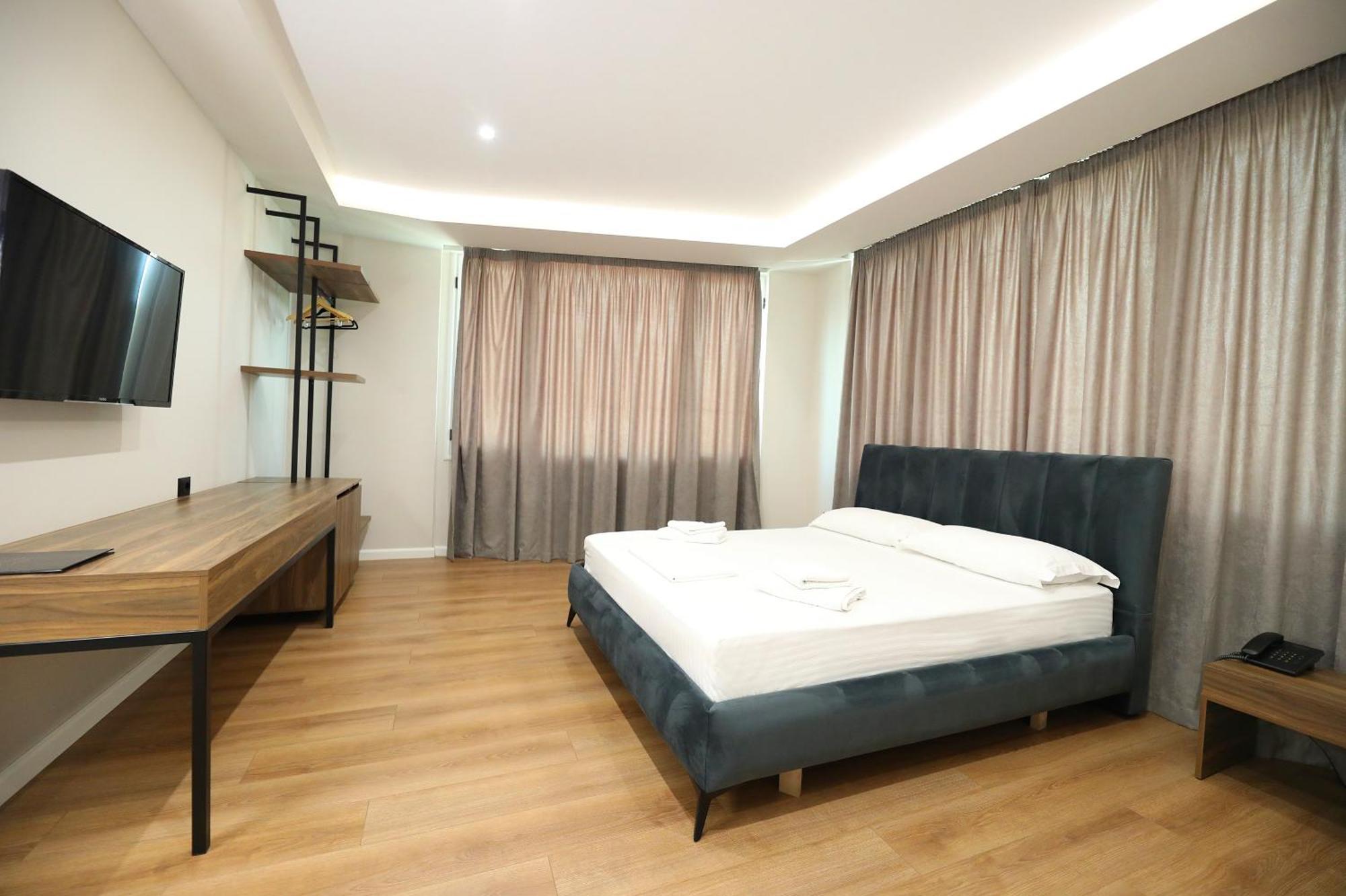 Hotel Libertas Vlorë Esterno foto